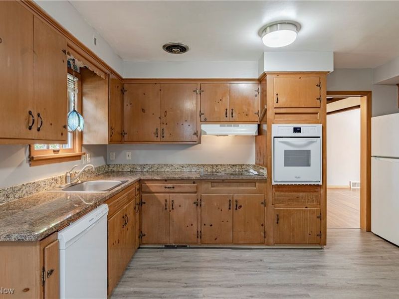 2463 Derbyshire Road, Cleveland Heights, OH 44106 Photo 12