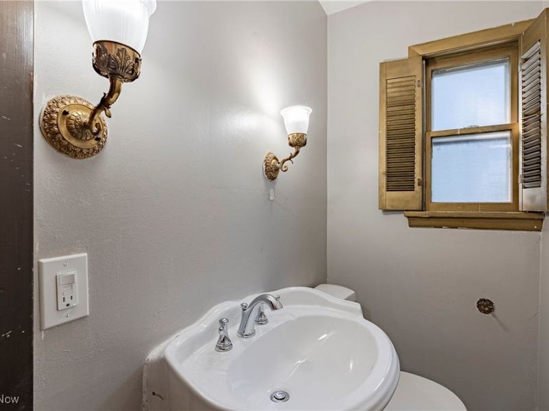 2463 Derbyshire Road, Cleveland Heights, OH 44106 Photo 14