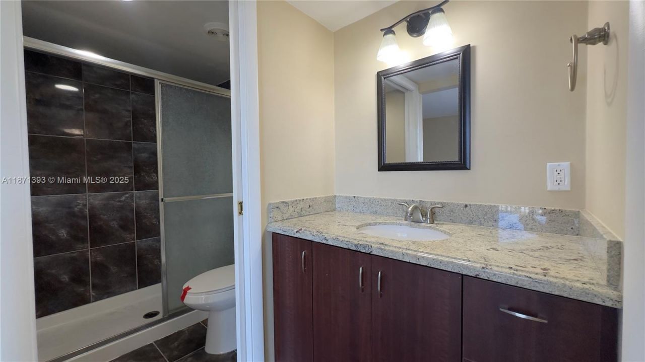 2425 Presidential Way, Unit 203, West Palm Beach, FL 33401 Photo