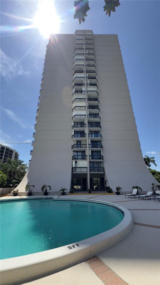 2425 Presidential Way, Unit 203, West Palm Beach, FL 33401 Photo