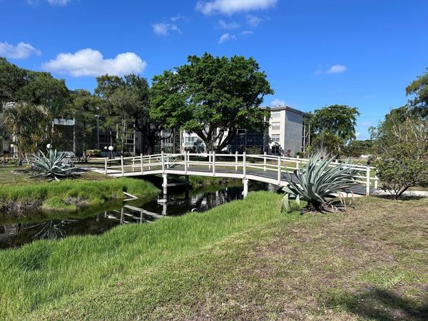 4850 NW 29th Ct, Unit 130, Lauderdale Lakes, FL 33313