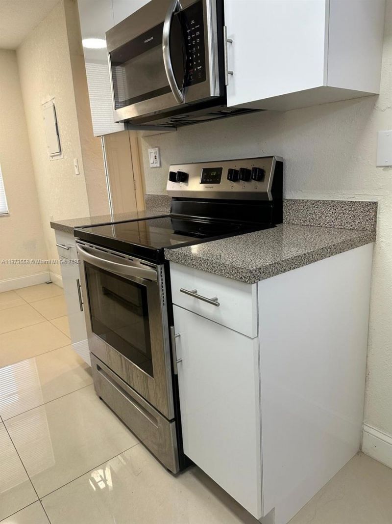 4850 NW 29th Ct, Unit 130, Lauderdale Lakes, FL 33313 Photo