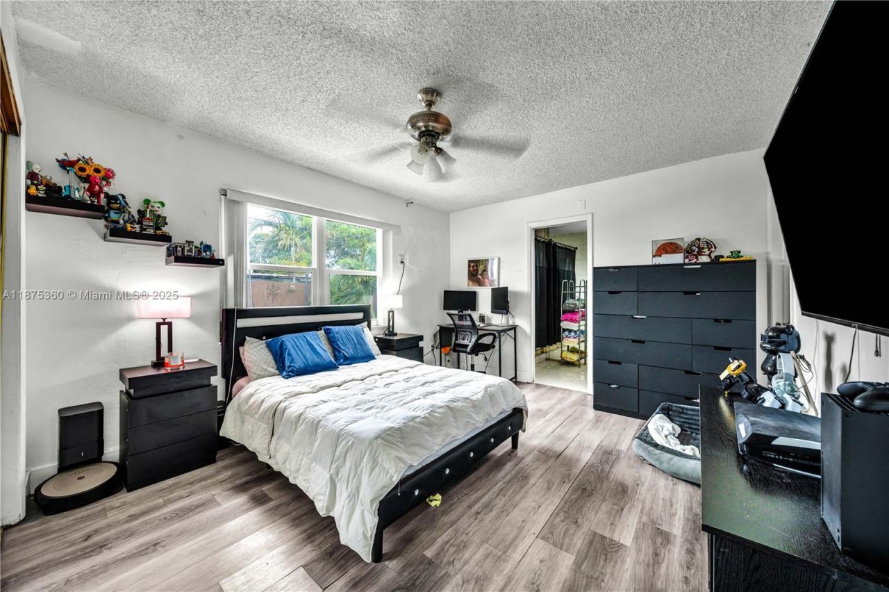 1317 W 61st Pl, Hialeah, FL 33012 Photo