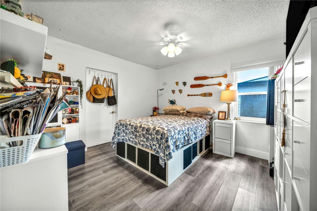 1317 W 61st Pl, Hialeah, FL 33012 Photo