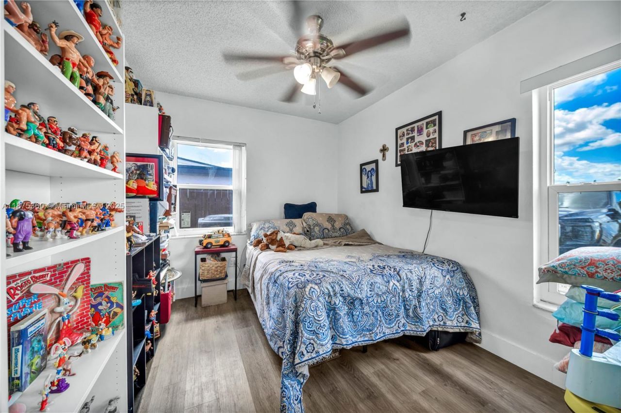 1317 W 61st Pl, Hialeah, FL 33012 Photo