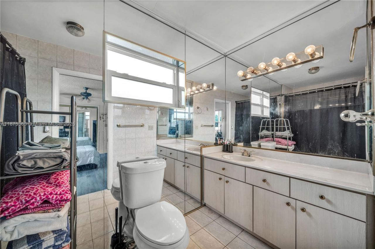 1317 W 61st Pl, Hialeah, FL 33012 Photo