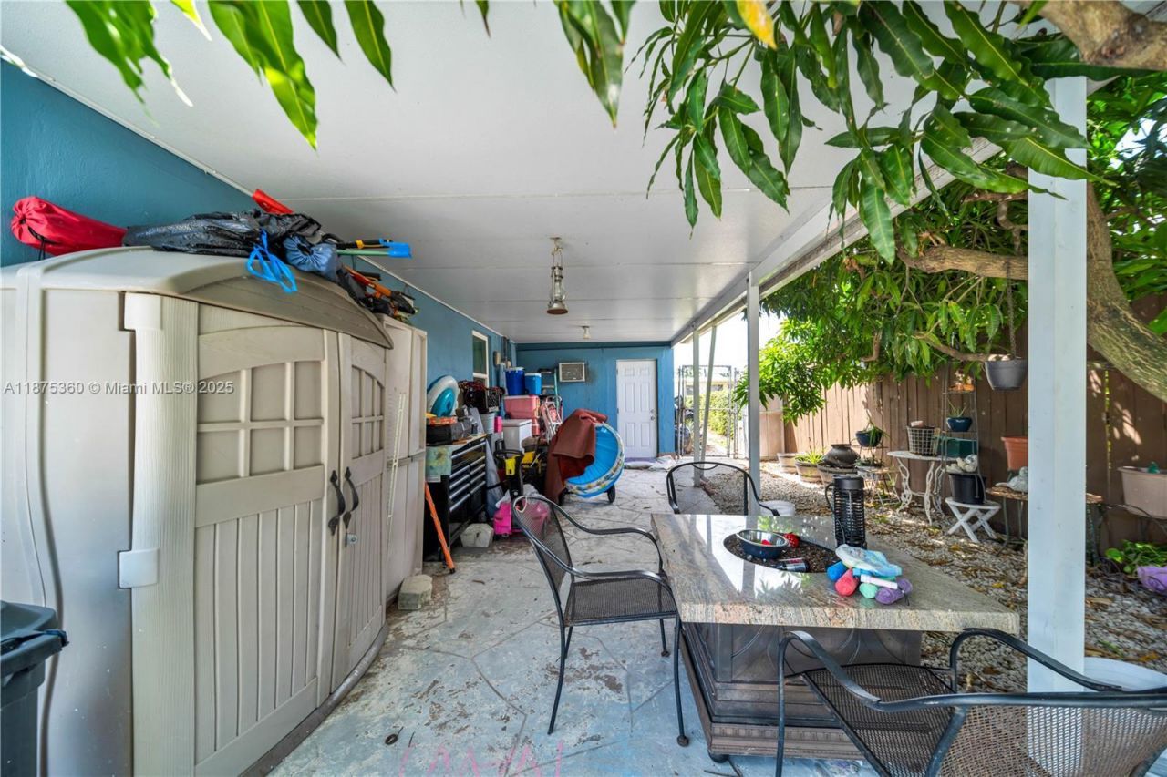 1317 W 61st Pl, Hialeah, FL 33012 Photo