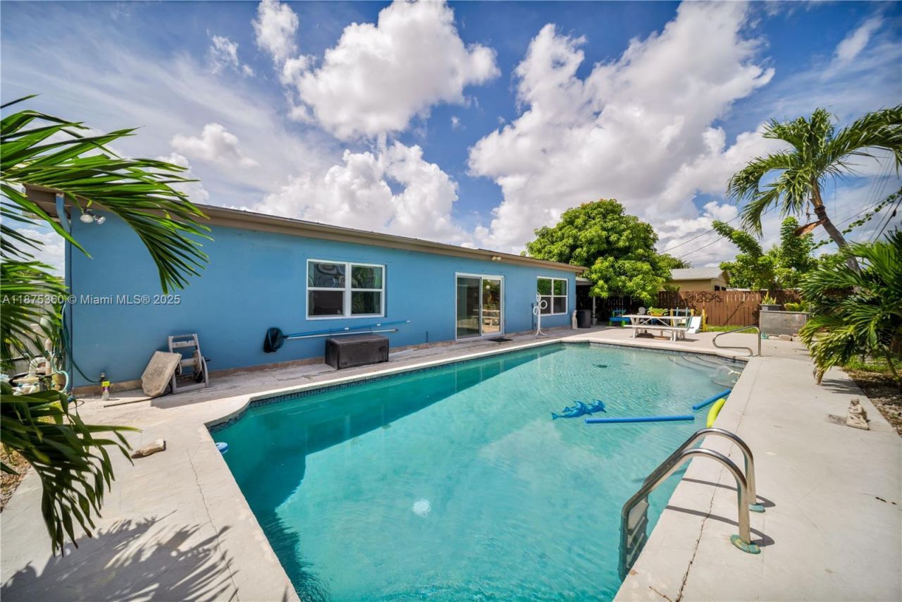 1317 W 61st Pl, Hialeah, FL 33012 Photo