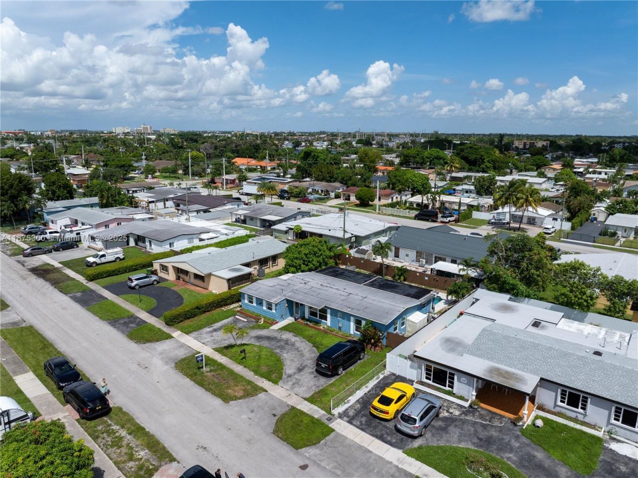 1317 W 61st Pl, Hialeah, FL 33012 Photo