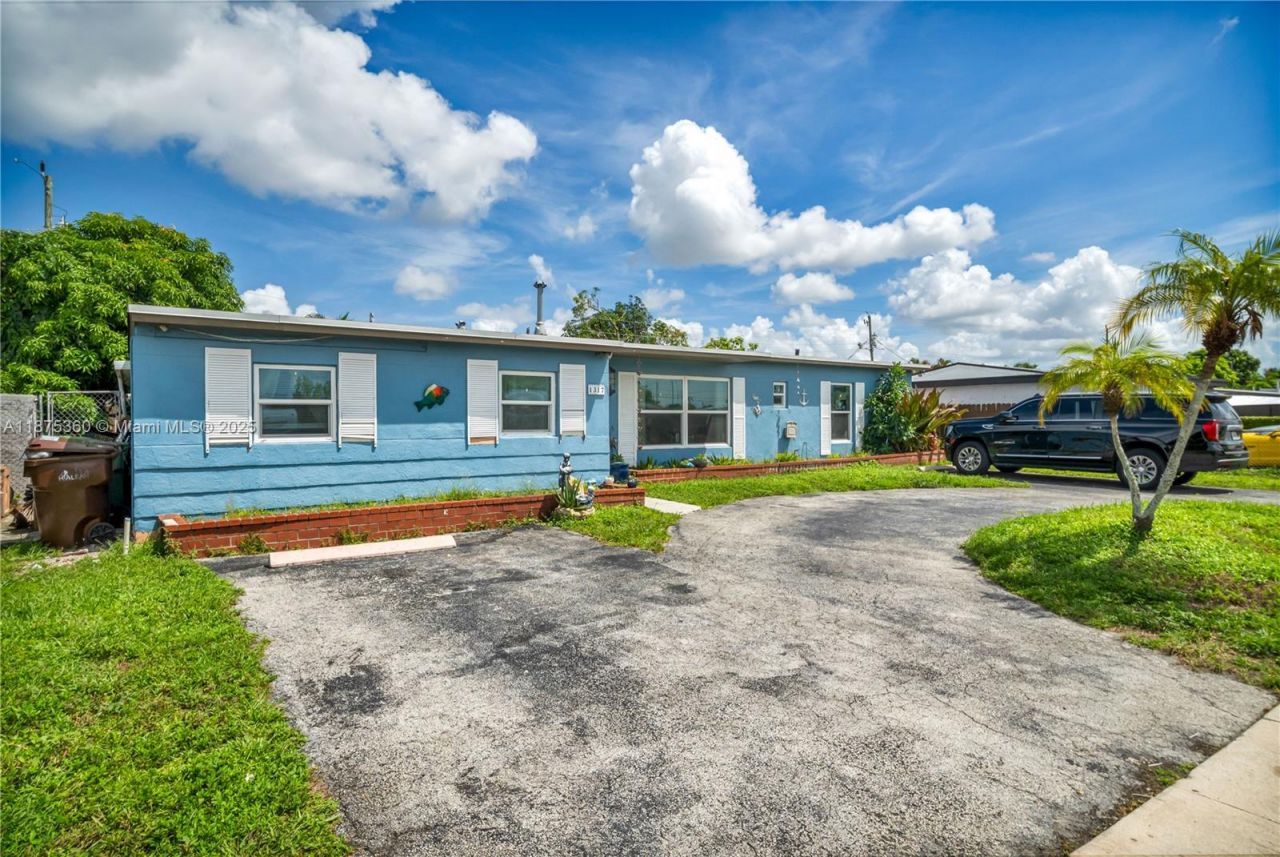 1317 W 61st Pl, Hialeah, FL 33012 Photo