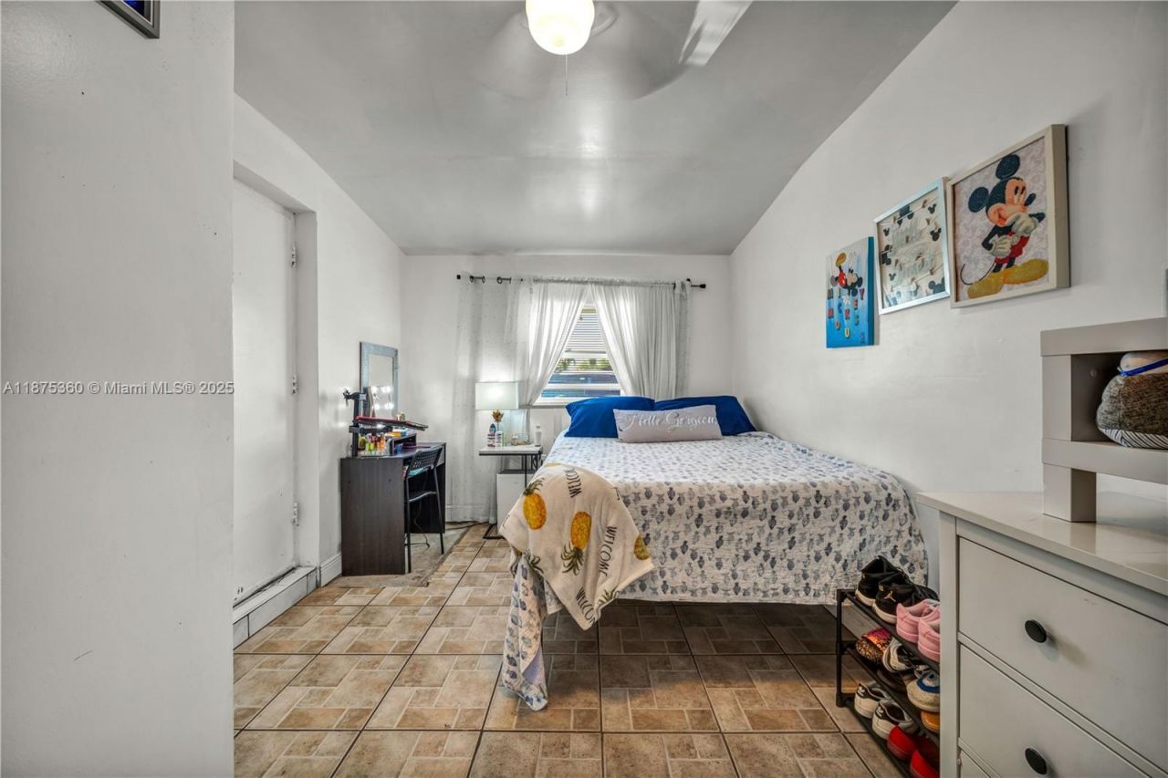 1317 W 61st Pl, Hialeah, FL 33012 Photo