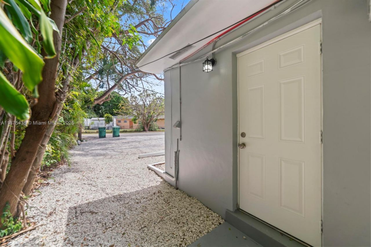 2457 NE 183rd St, Unit 2457, North Miami Beach, FL 33160 Photo