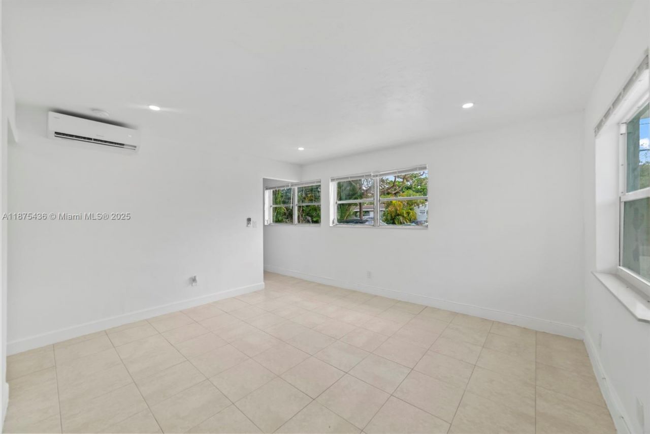 2457 NE 183rd St, Unit 2457, North Miami Beach, FL 33160 Photo