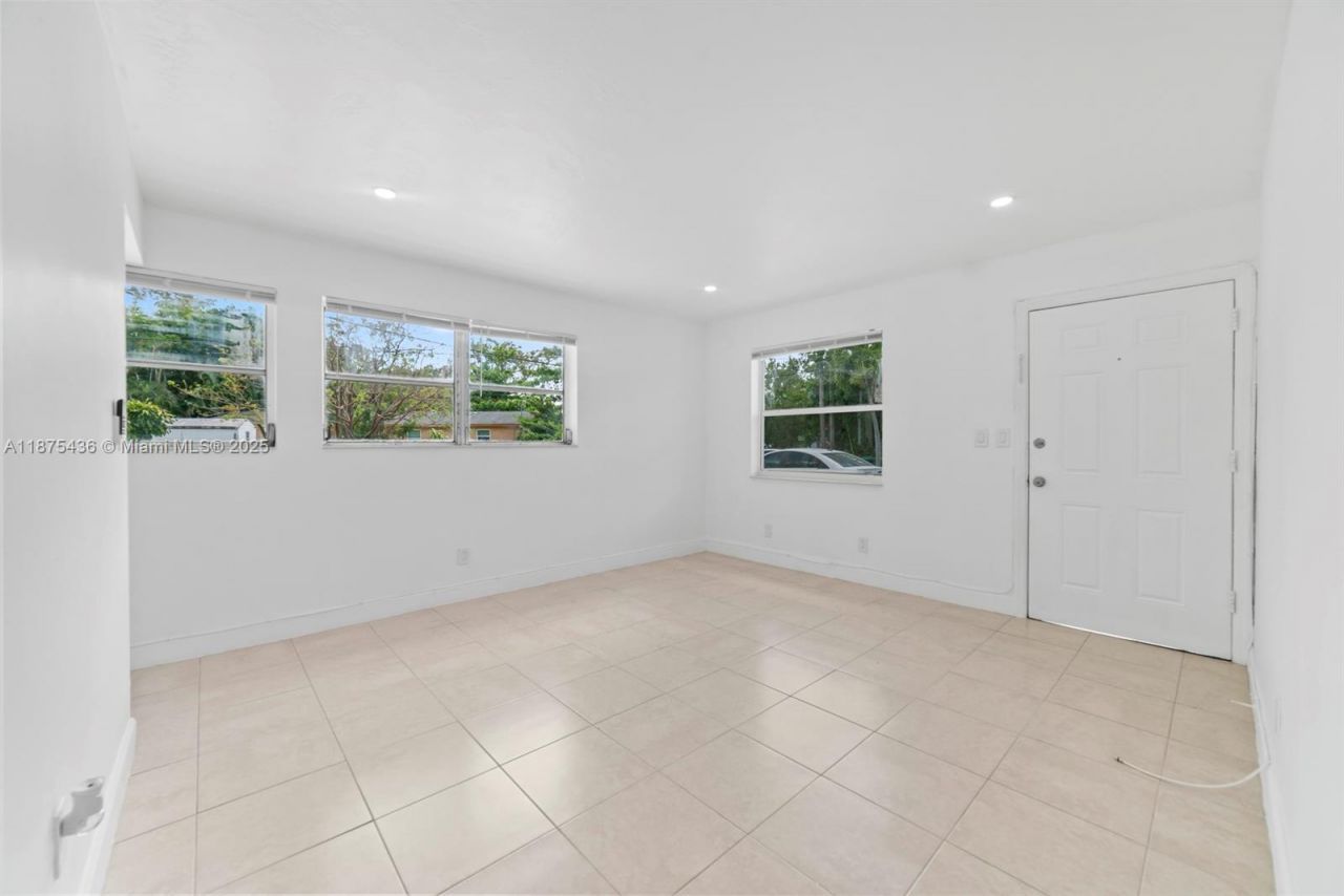 2457 NE 183rd St, Unit 2457, North Miami Beach, FL 33160 Photo