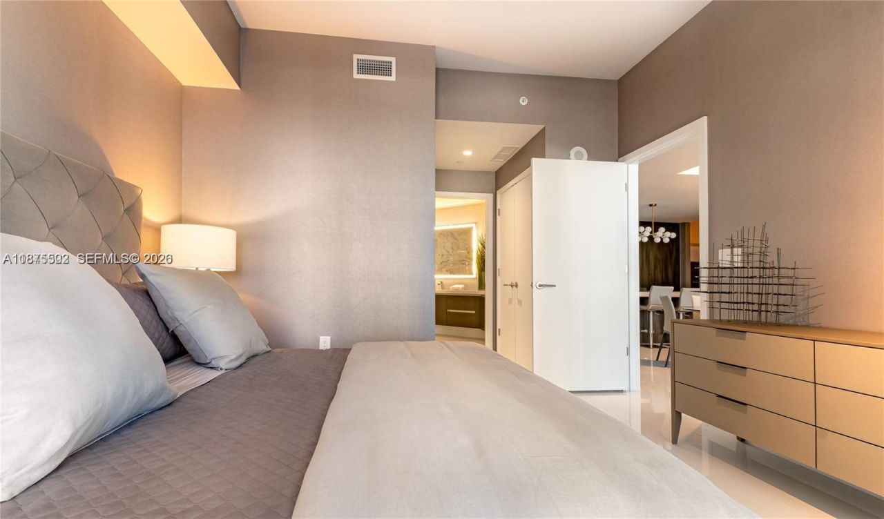 851 NE 1st Ave, Unit 1203, Miami, FL 33132 Photo