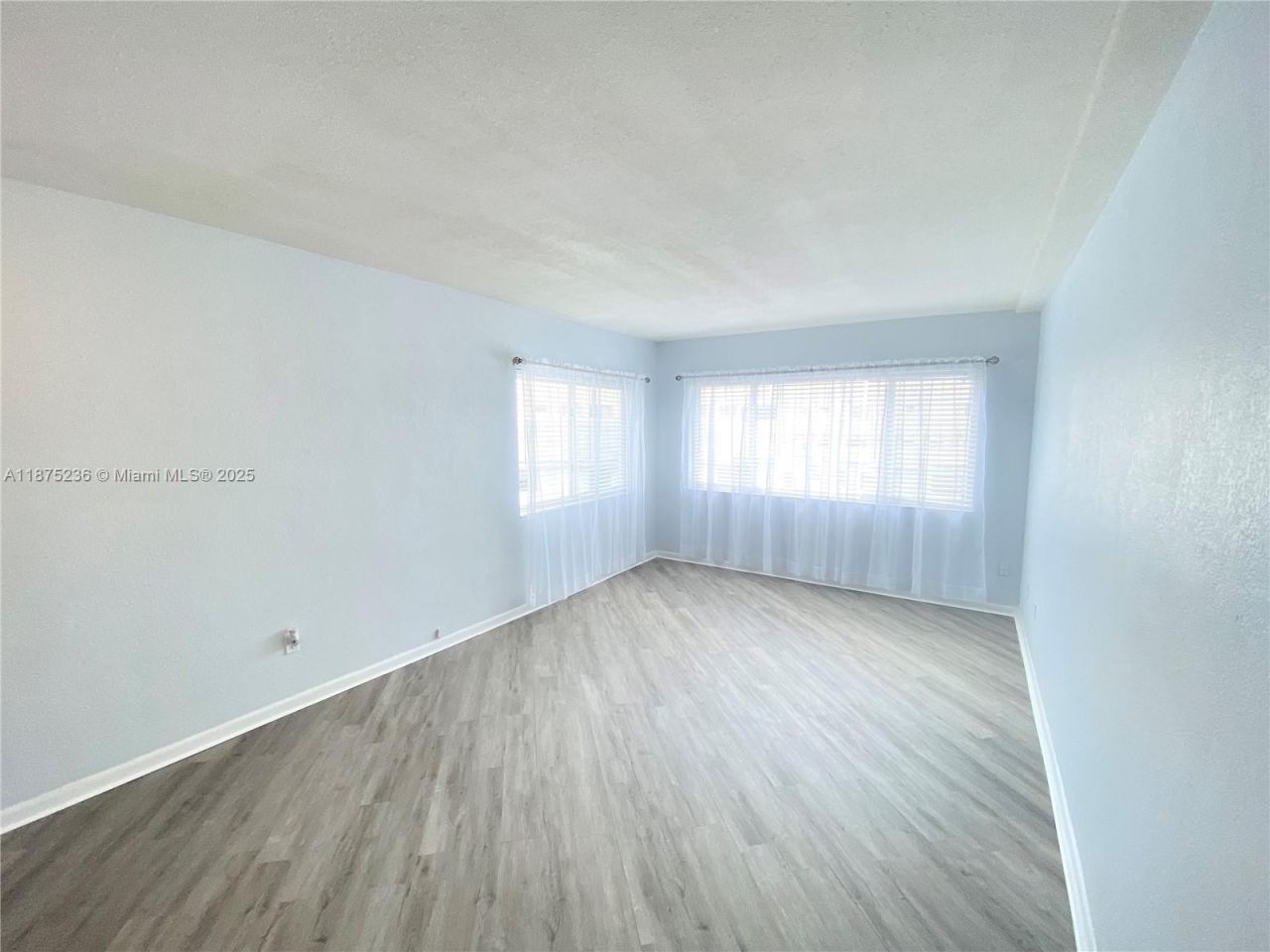 1185 Marseille Dr, Unit 307, Miami Beach, FL 33141 Photo