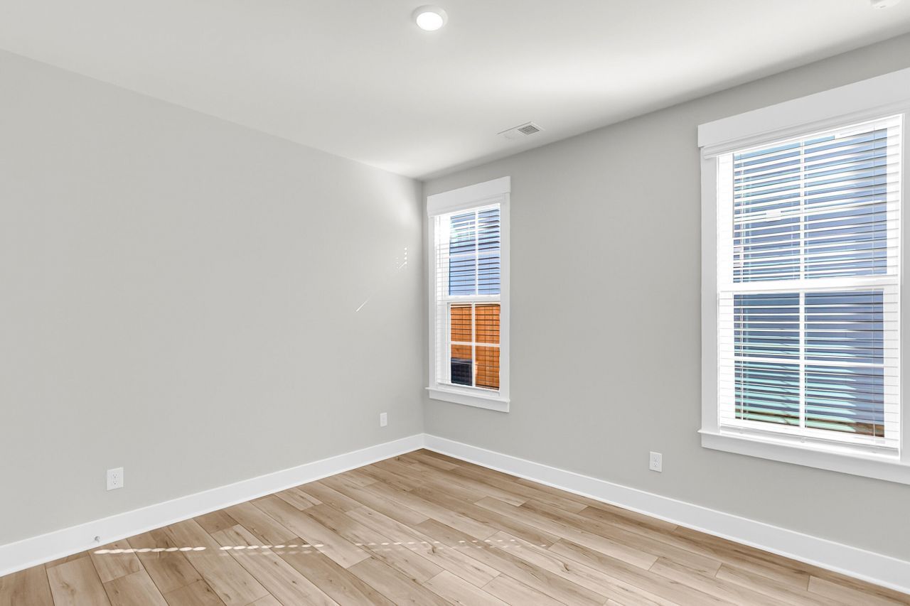 183 Grange Circle Photo 25