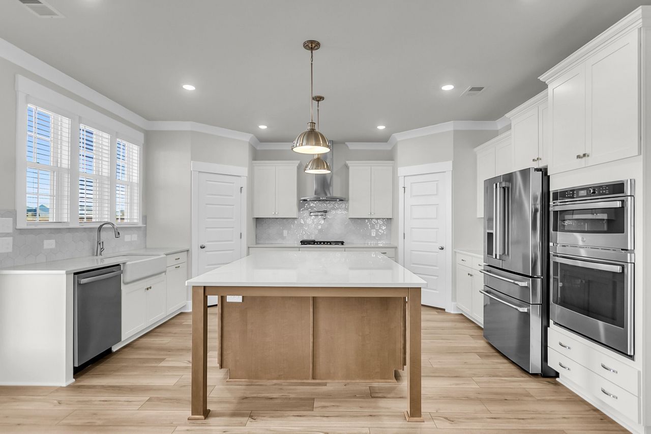 183 Grange Circle Photo 5