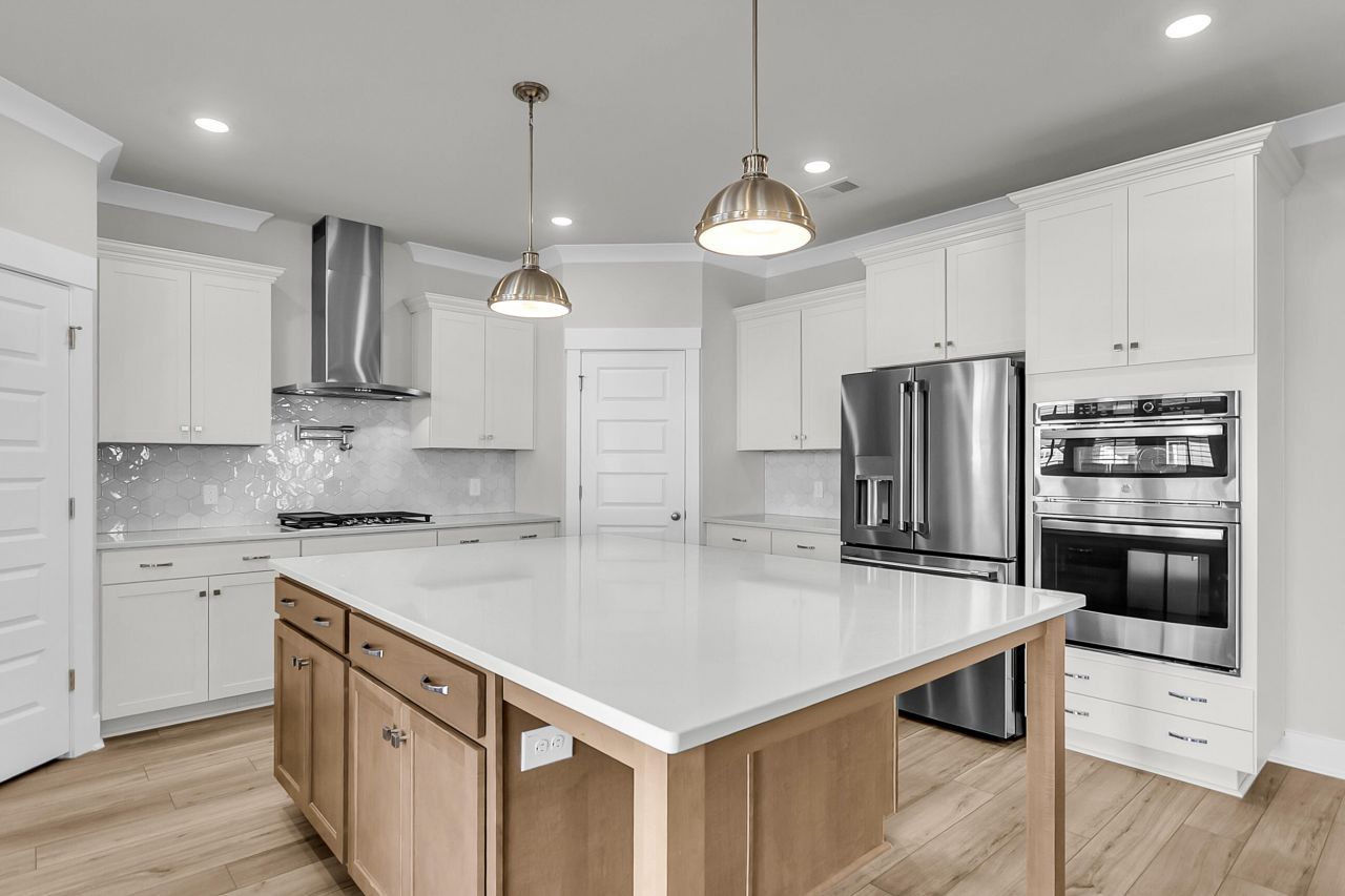 183 Grange Circle Photo 6