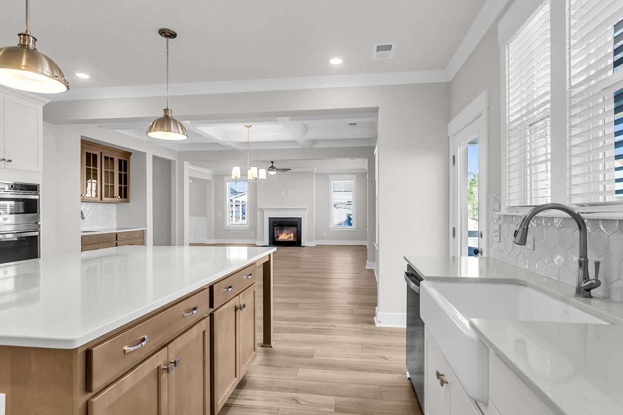 183 Grange Circle Photo 8