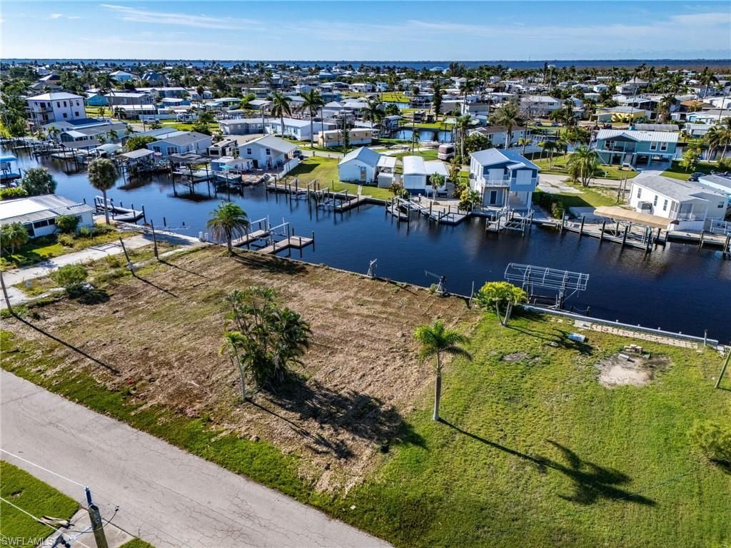 3875 Royal Palm Dr, Saint James City, FL 33956 Photo