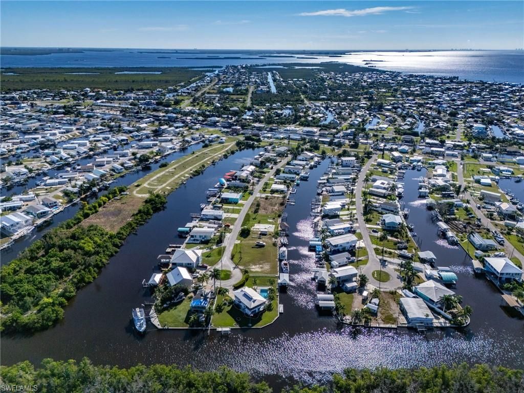 3875 Royal Palm Dr, Saint James City, FL 33956 Photo