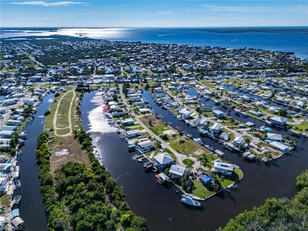 3875 Royal Palm Dr, Saint James City, FL 33956 Photo