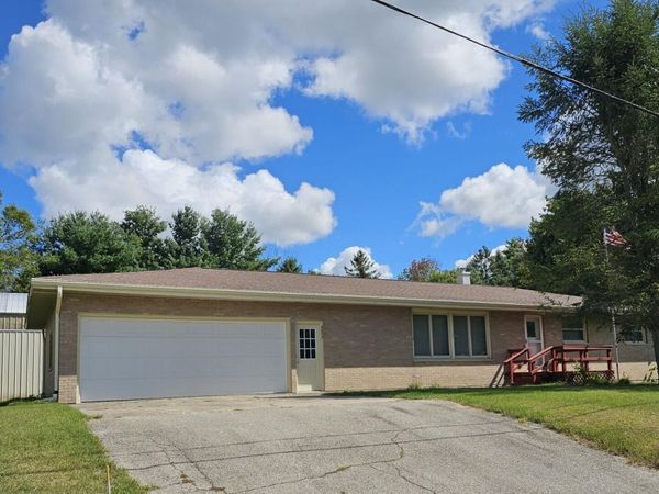 4872 Lester Avenue, Fremont, MI 49412