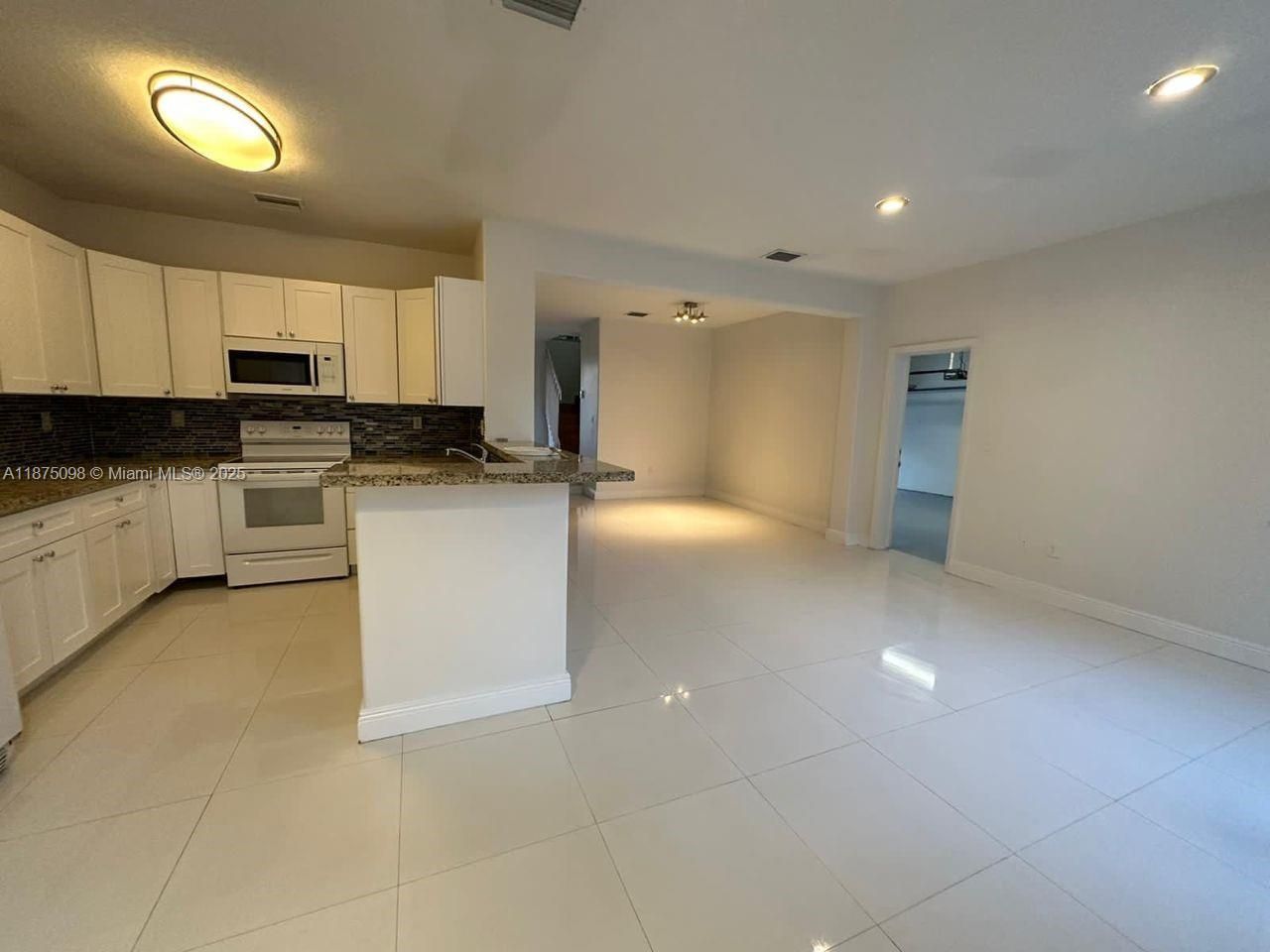 10812 NW 51st Ln, Doral, FL 33172 Photo