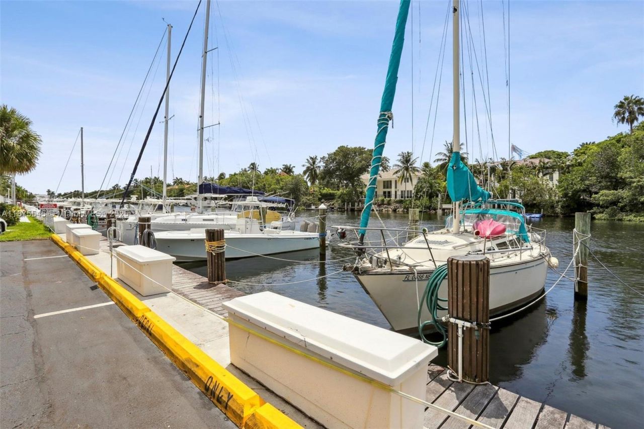 100 Edgewater Dr, Unit 142, Coral Gables, FL 33133 Photo