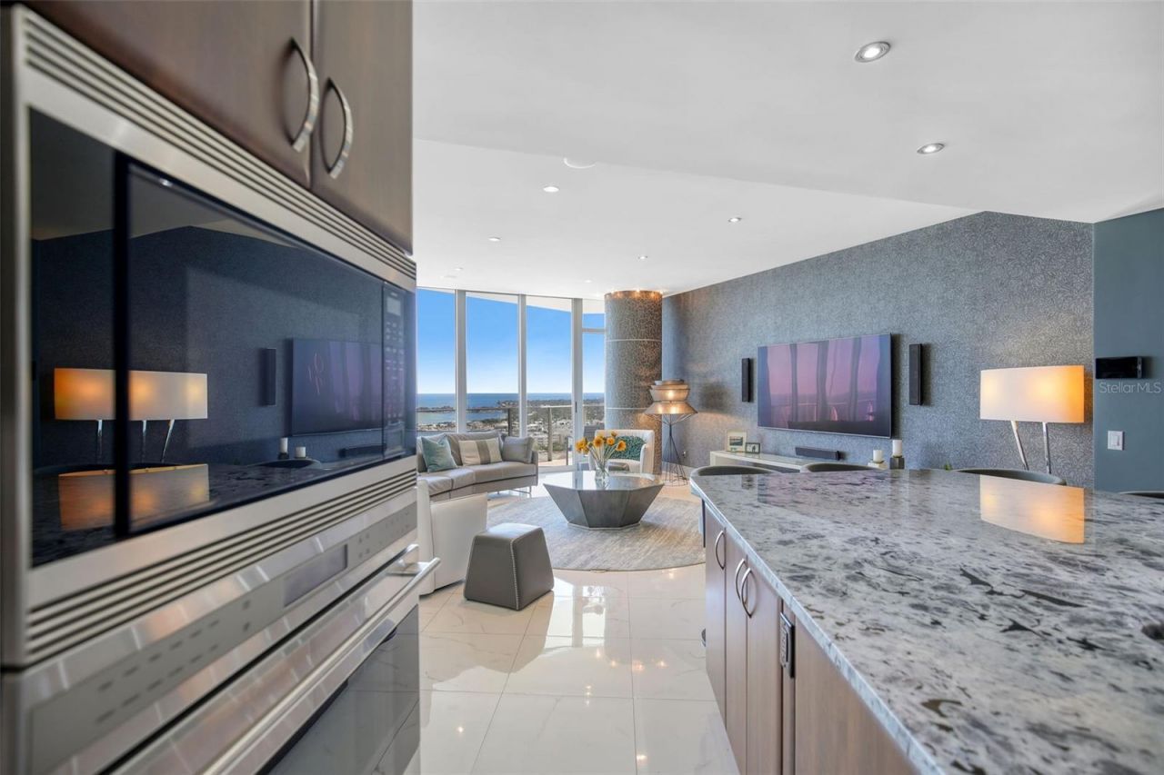 175 1st Street S, Unit 3103, Saint Petersburg, FL 33701 Photo