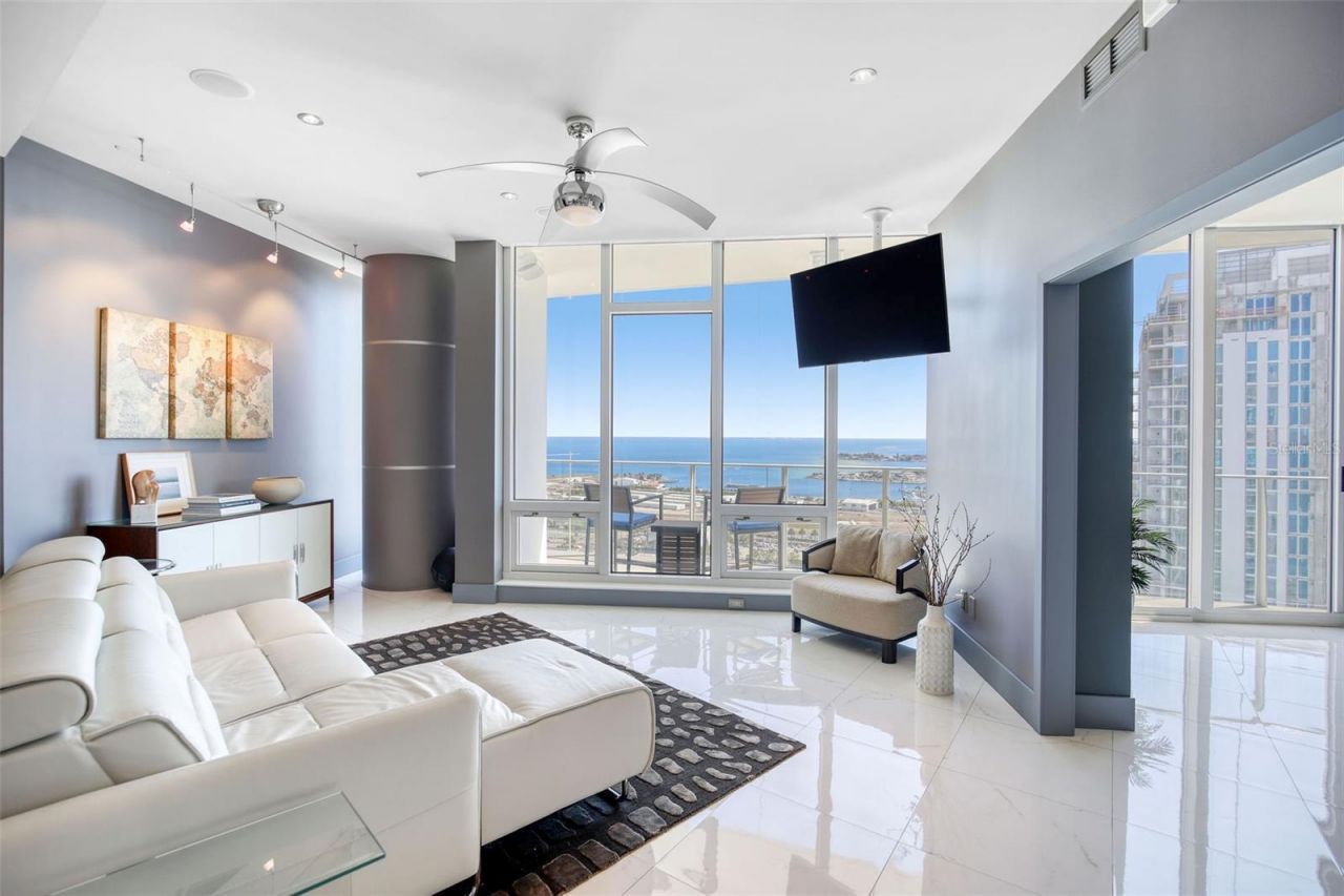 175 1st Street S, Unit 3103, Saint Petersburg, FL 33701 Photo