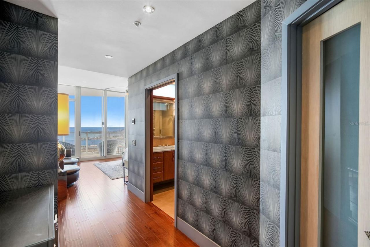 175 1st Street S, Unit 3103, Saint Petersburg, FL 33701 Photo