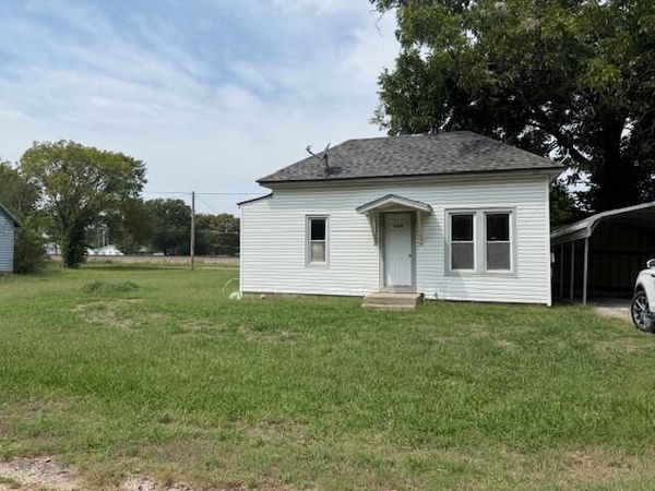 303 W Market Avenue, Fairland, OK 74343