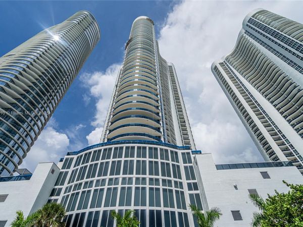 15811 Collins Ave, Unit 2407, Sunny Isles Beach, FL 33160