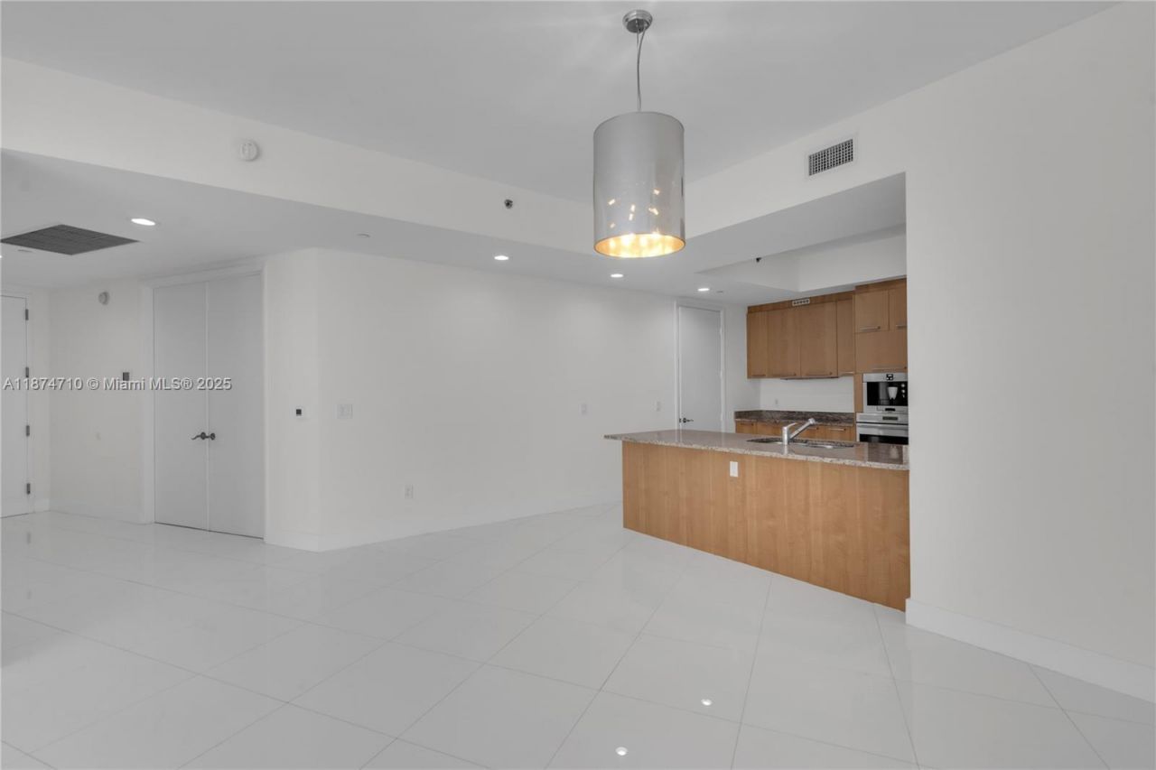 15811 Collins Ave, Unit 2407, Sunny Isles Beach, FL 33160 Photo