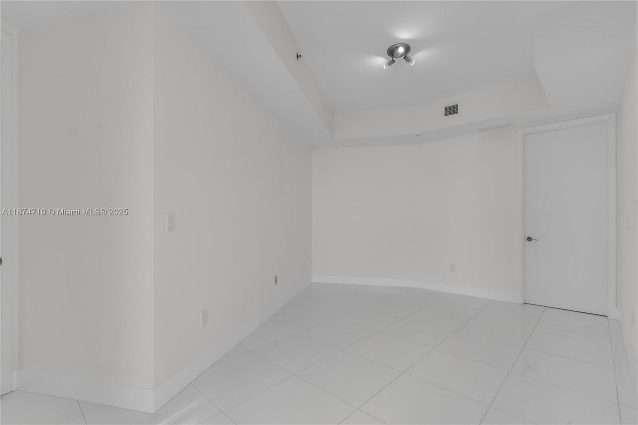 15811 Collins Ave, Unit 2407, Sunny Isles Beach, FL 33160 Photo