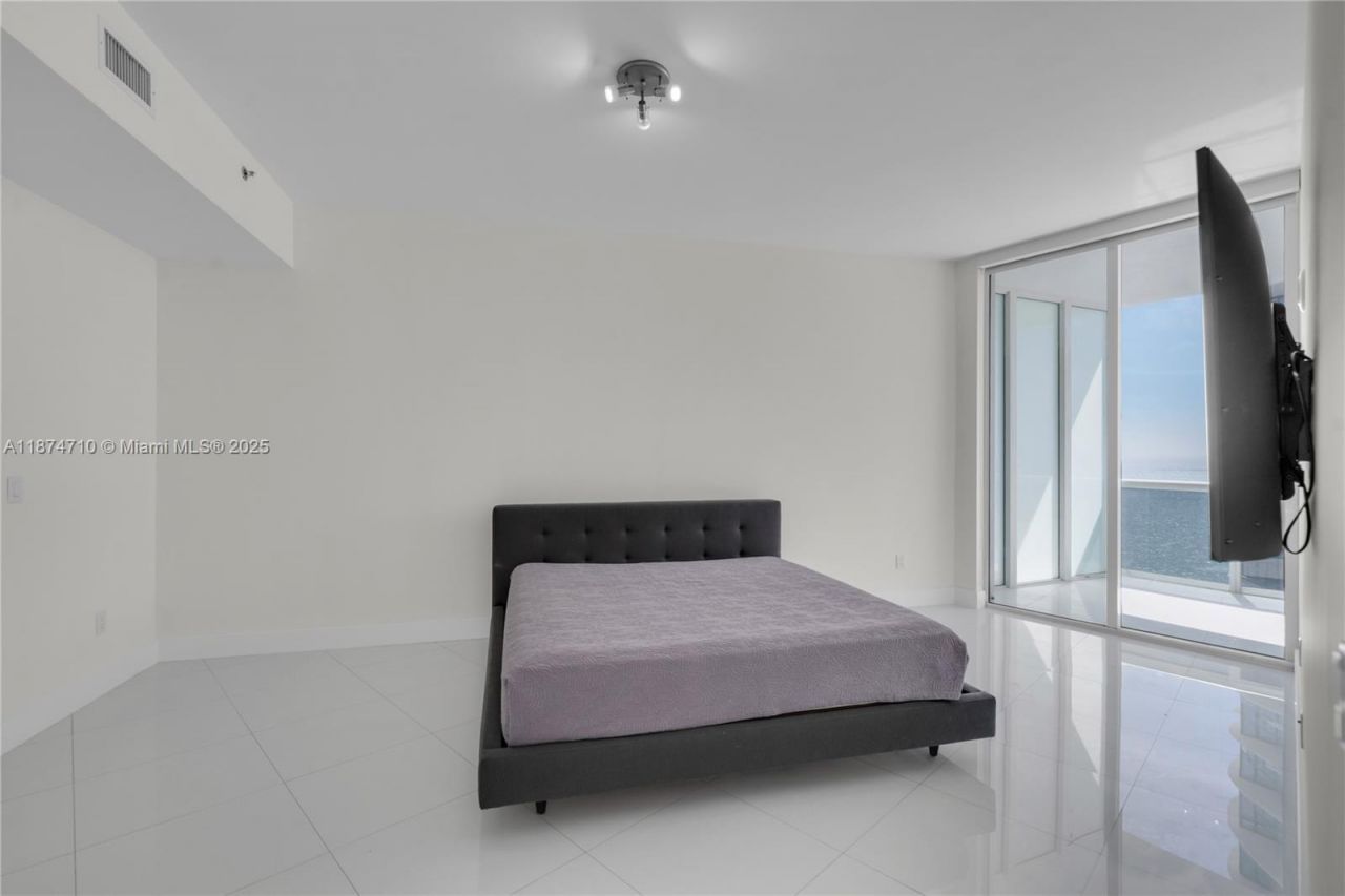 15811 Collins Ave, Unit 2407, Sunny Isles Beach, FL 33160 Photo