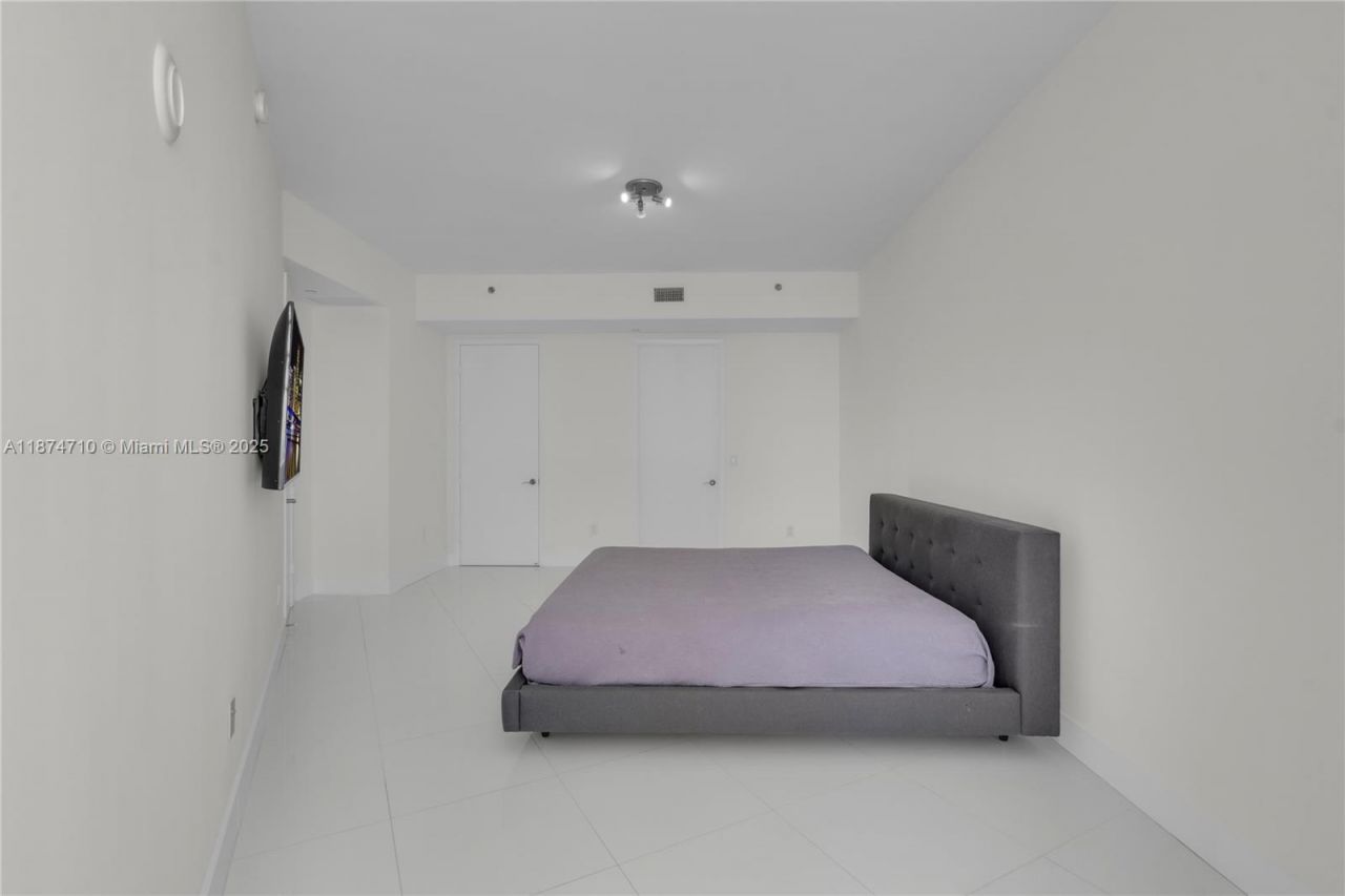 15811 Collins Ave, Unit 2407, Sunny Isles Beach, FL 33160 Photo