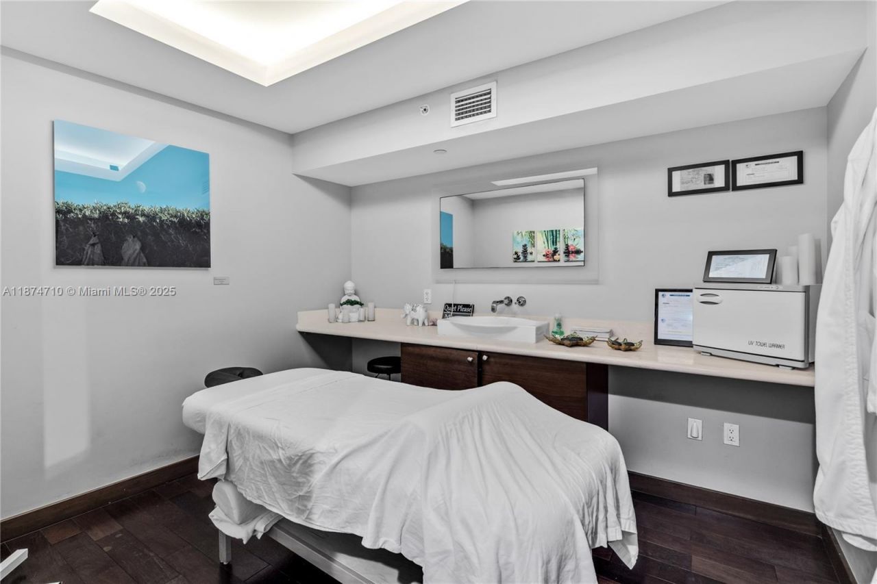 15811 Collins Ave, Unit 2407, Sunny Isles Beach, FL 33160 Photo