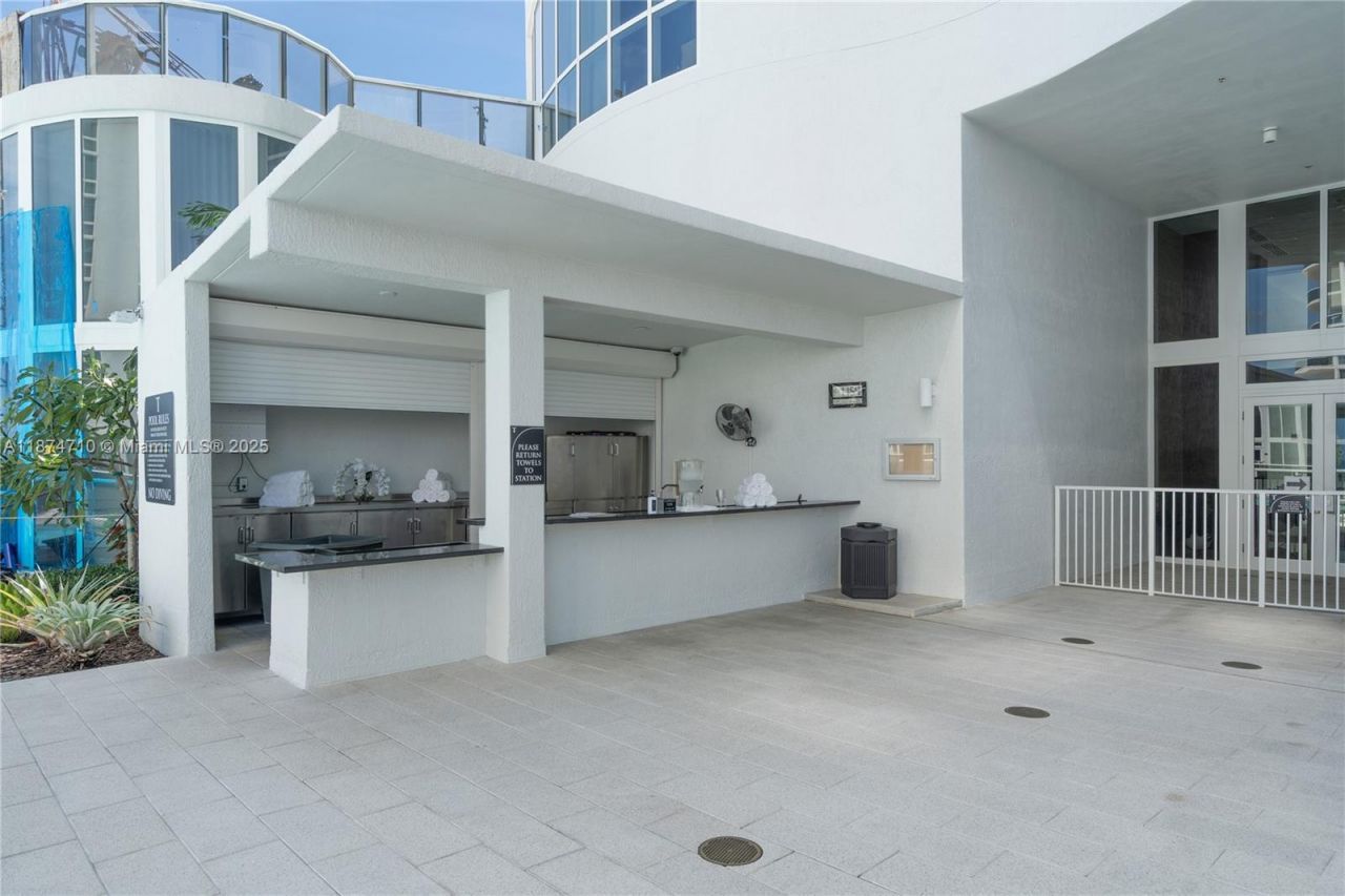 15811 Collins Ave, Unit 2407, Sunny Isles Beach, FL 33160 Photo