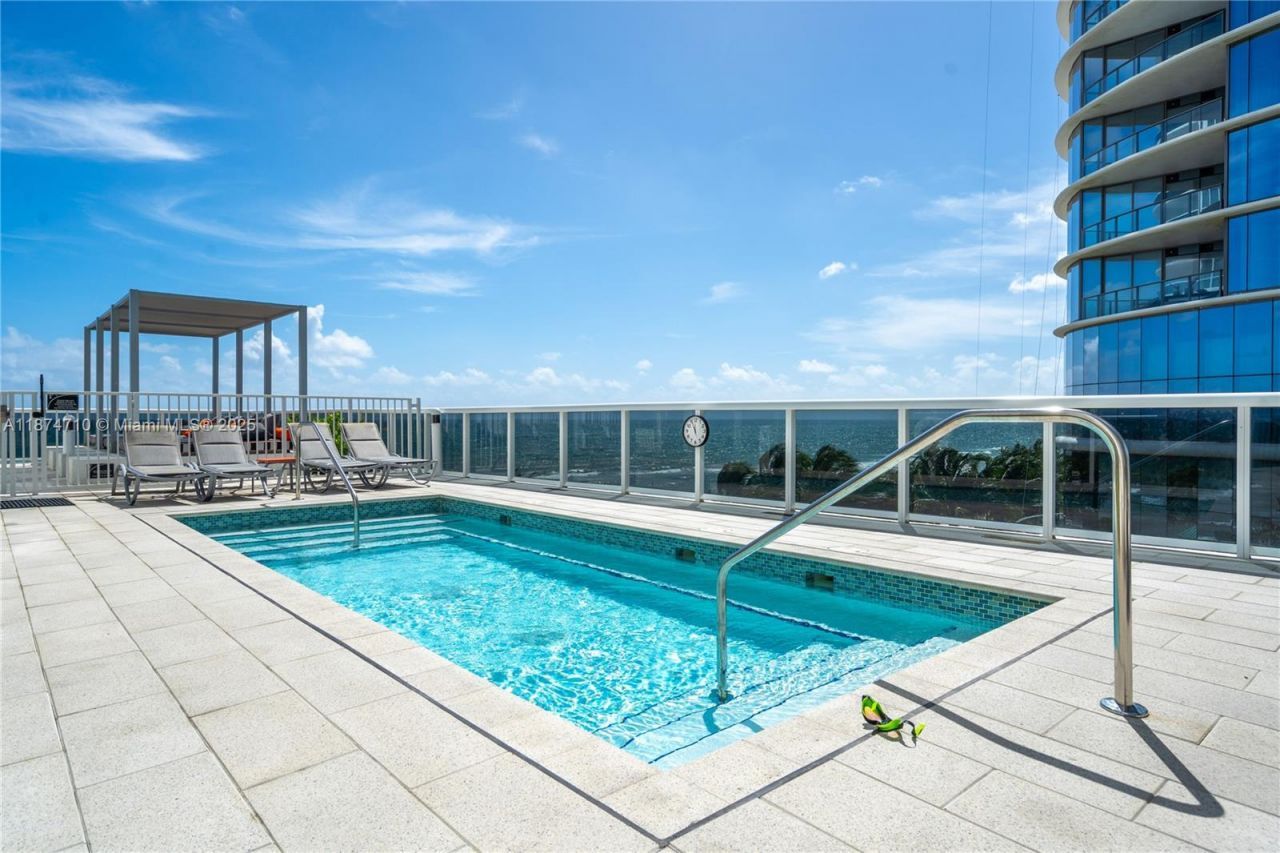 15811 Collins Ave, Unit 2407, Sunny Isles Beach, FL 33160 Photo
