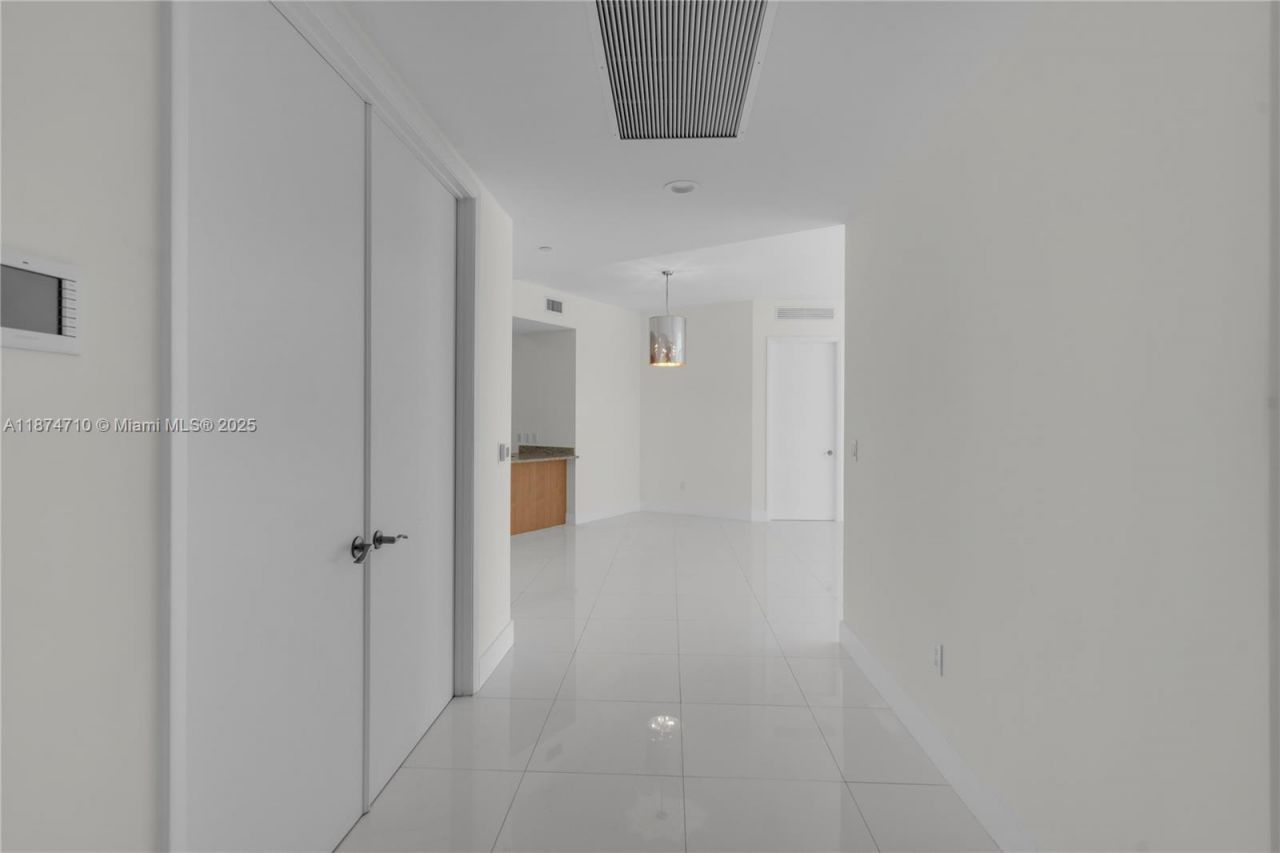 15811 Collins Ave, Unit 2407, Sunny Isles Beach, FL 33160 Photo