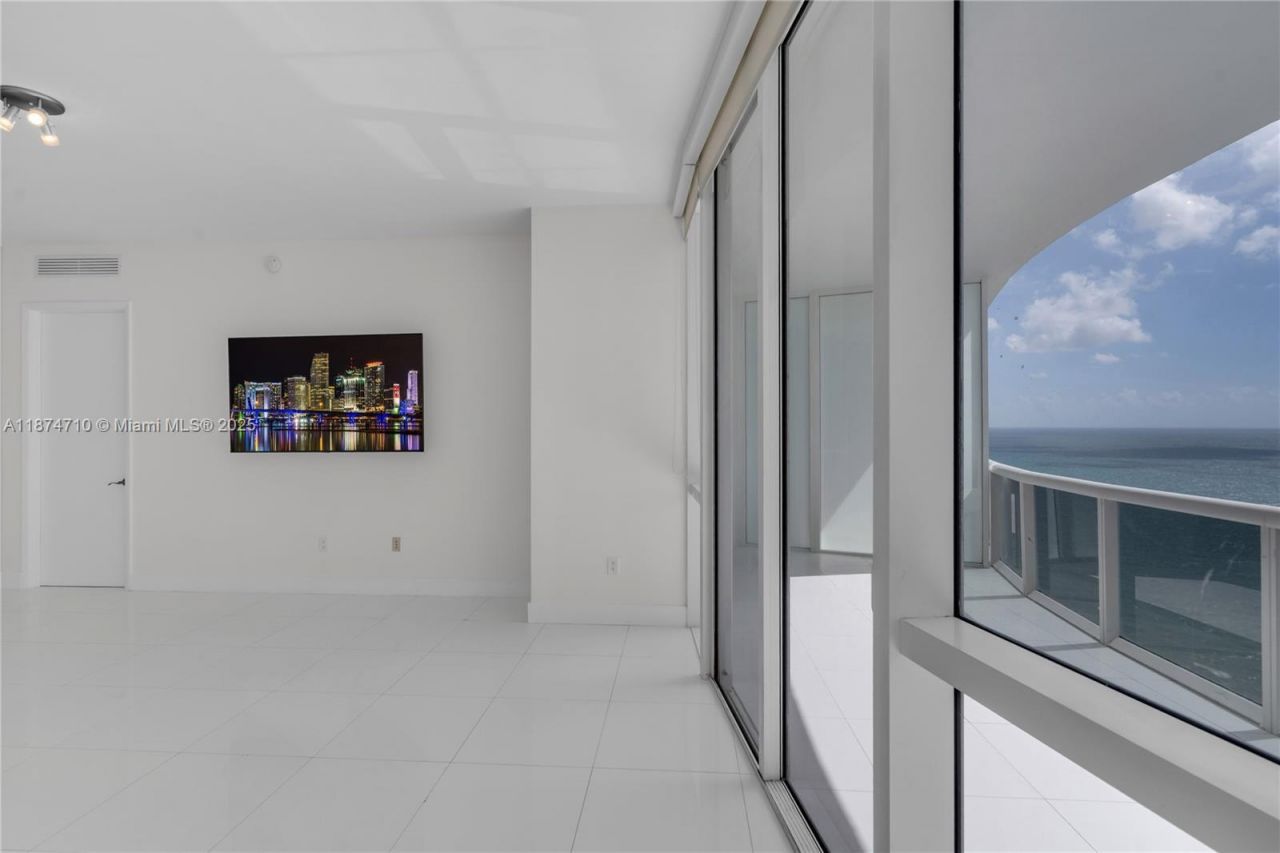 15811 Collins Ave, Unit 2407, Sunny Isles Beach, FL 33160 Photo