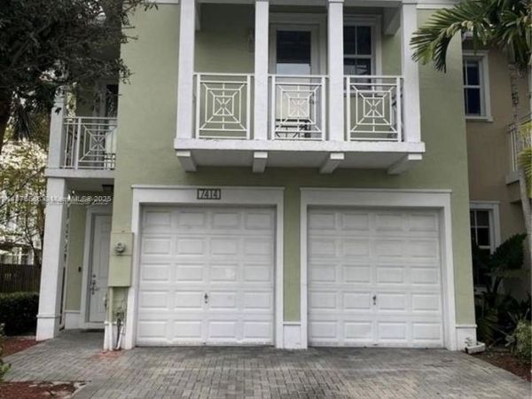 7414 NW 107th Ct, Doral, FL 33178