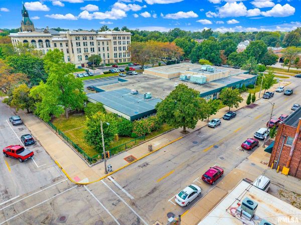 40 E SIMMONS Street, Galesburg, IL 61401