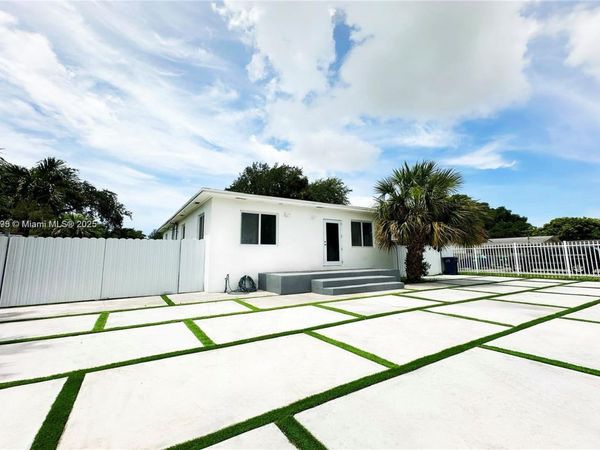 2740 NW 49th St, Miami, FL 33142