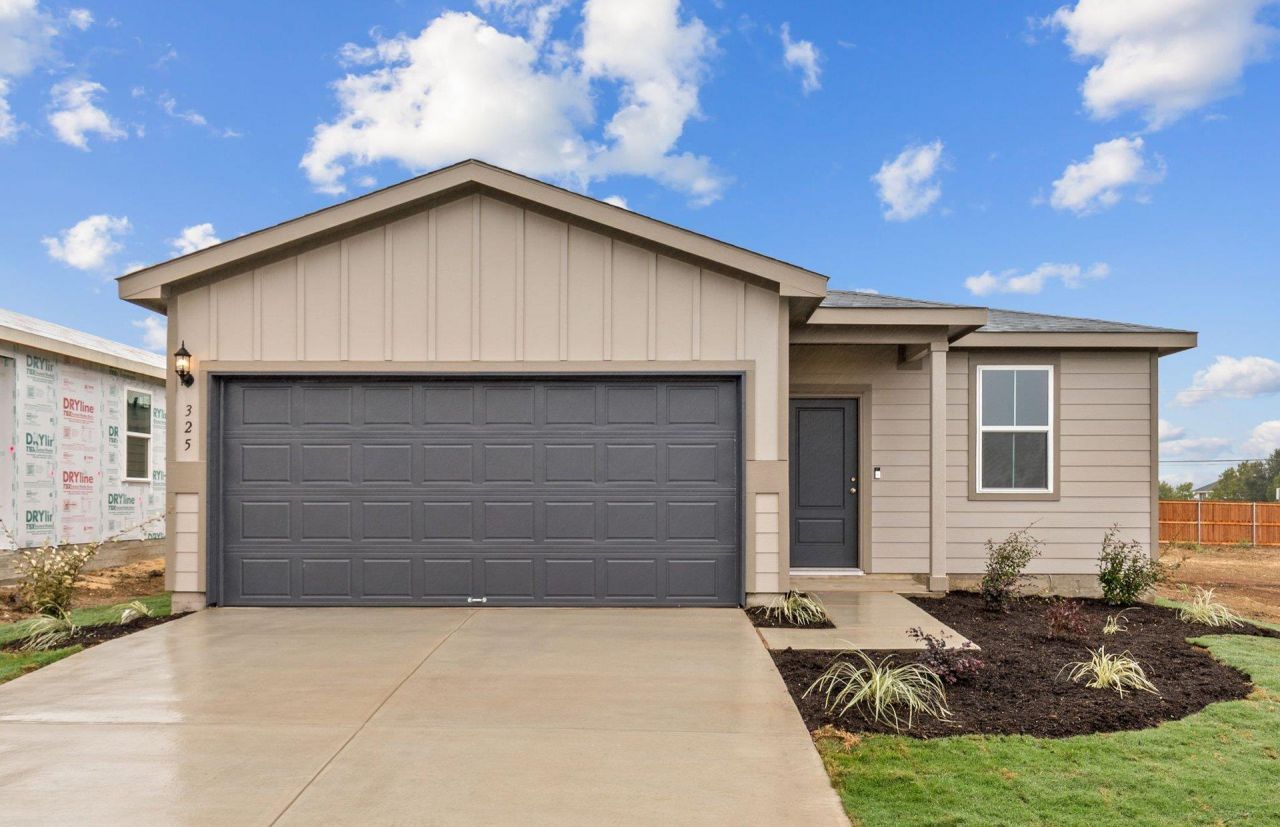 325 Sullivan Way, Elgin, TX 78621 Main Photo