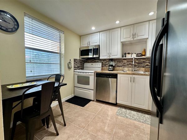 1015 Country Club Dr, Unit 307, Margate, FL 33063