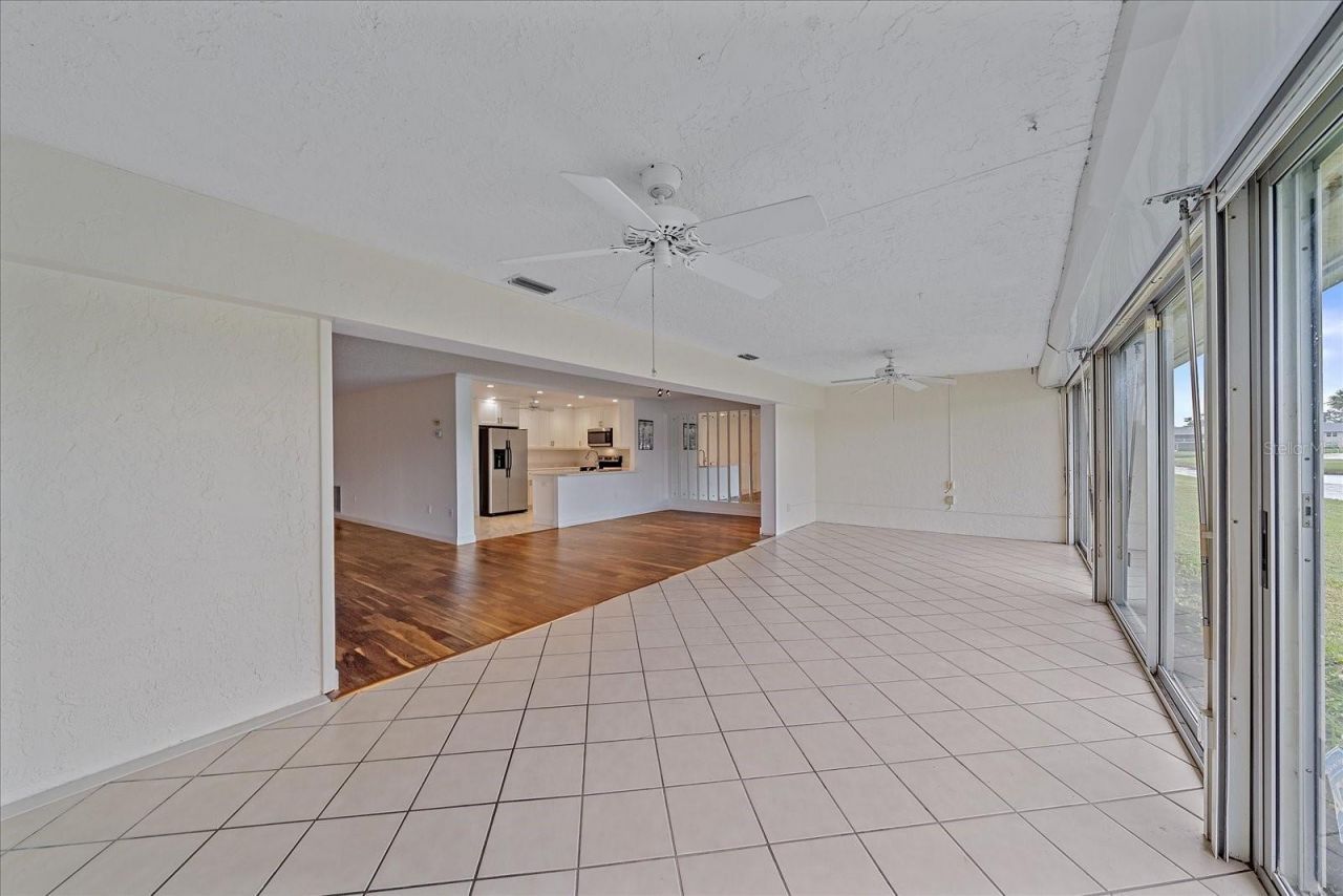 7077 W Country Club Drive N, Sarasota, FL 34243 Photo